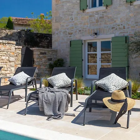 Luvi بيت للعطل *